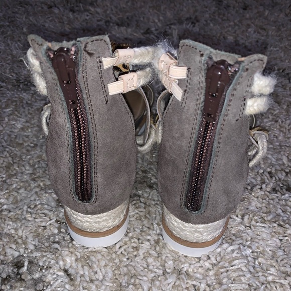 Like New Diba True Leopard Leather Wedge Sandal - Picture 2 of 4